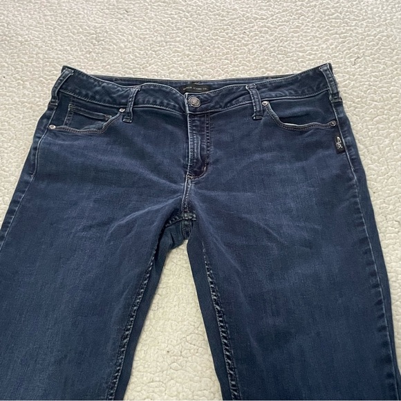 Silver jeans Avery slim boot cut jeans size 36 with 33” inseam - Picture 3 of 7